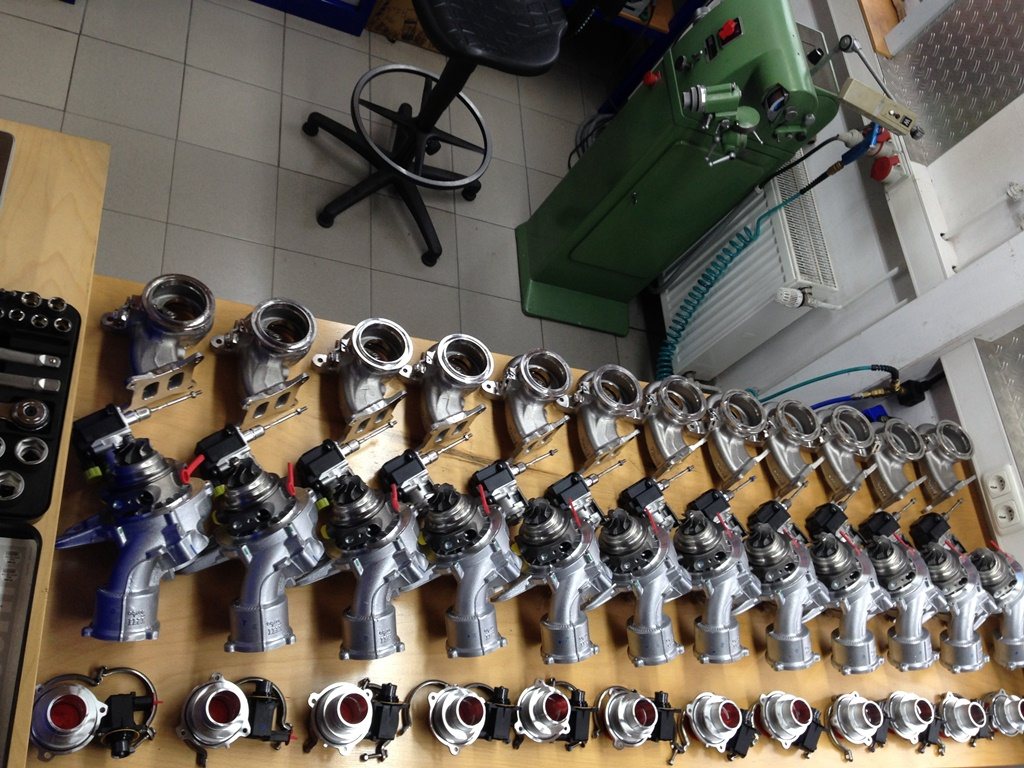 Reinforced turbochargers and compressor housings from HGP's own production on the workbench